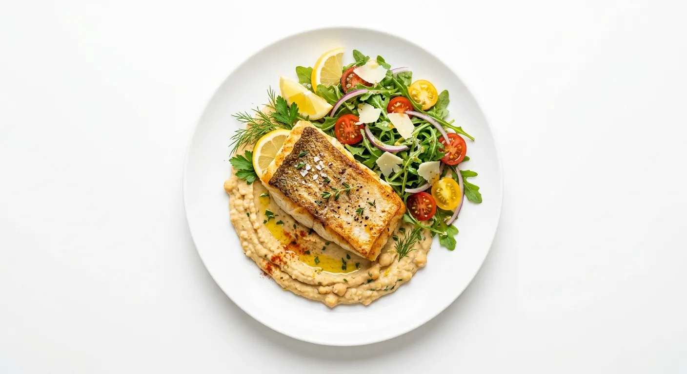 Cabillaud poêlé avec purée de pois chiches et salade de roquette